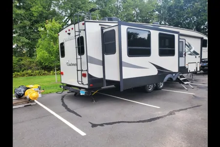 WHY CAMP, WHEN YOU CAN GLAMP?!