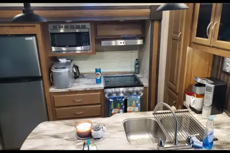 WHY CAMP, WHEN YOU CAN GLAMP?!