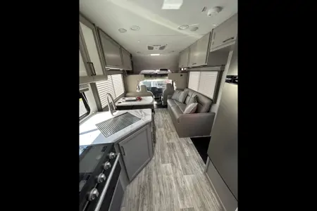 Brand New 2025 Gulf Stream 30ft. with free private shuttle - Belinda