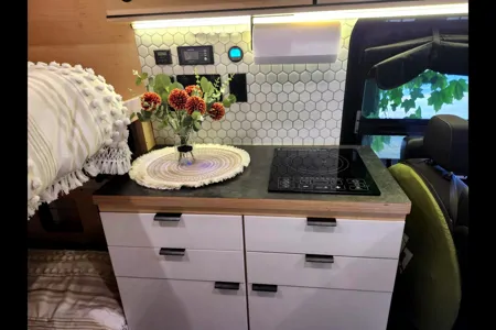 Inspira Van (Ford Transit 250, 4x4, 4 saisons)