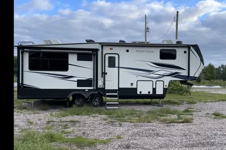 Ron's Keystone Montana High Country 281CK Fifth Wheel