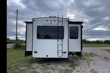 Ron's Keystone Montana High Country 281CK Fifth Wheel