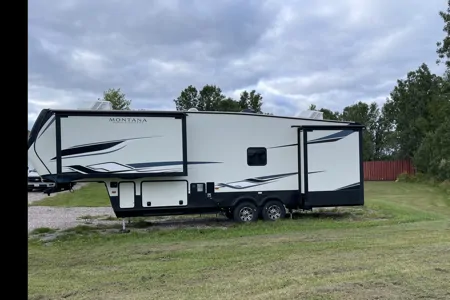 Ron's Keystone Montana High Country 281CK Fifth Wheel