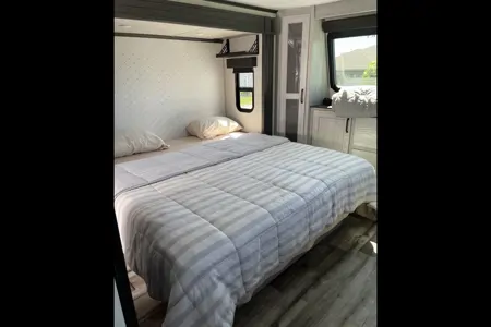 Ron's Keystone Montana High Country 281CK Fifth Wheel