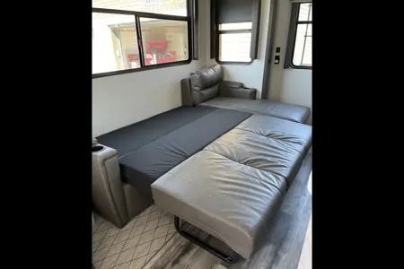 Ron's Keystone Montana High Country 281CK Fifth Wheel