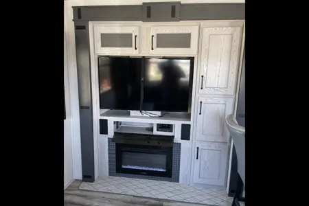 Ron's Keystone Montana High Country 281CK Fifth Wheel