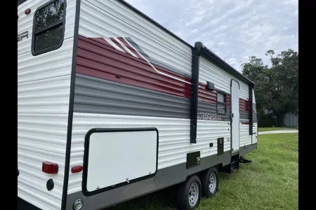 Brand New 2024 Prime Time Avenger! Sleeps 8 people!