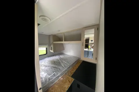 Brand New 2024 Prime Time Avenger! Sleeps 8 people!