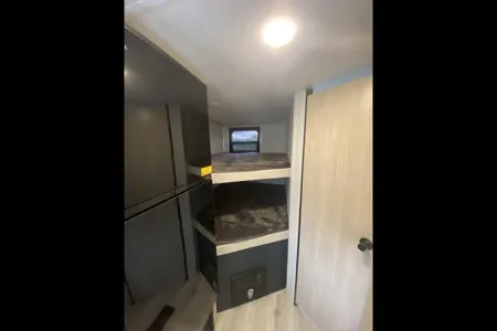 Brand New 2024 Prime Time Avenger! Sleeps 8 people!