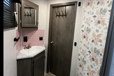 Emily's East to West Alta 2100mbh Travel Trailer