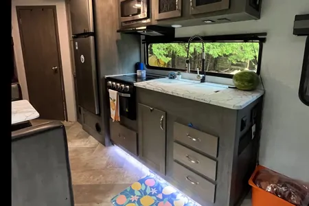 Emily's East to West Alta 2100mbh Travel Trailer