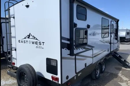 Emily's East to West Alta 2100mbh Travel Trailer