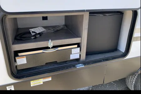 Emily's East to West Alta 2100mbh Travel Trailer