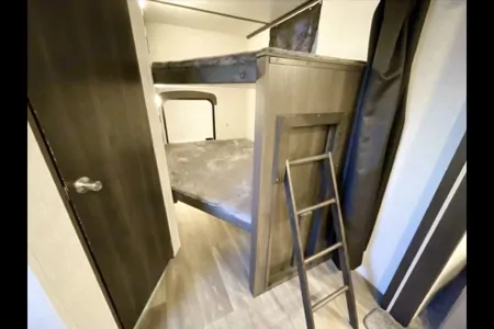 P & N Cruiser air Travel Trailer