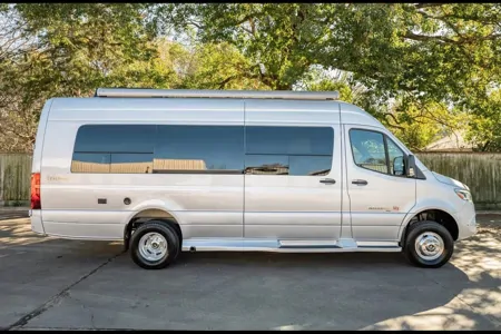 Dennis's Mercedes-Benz Sprinter 3500 Class B