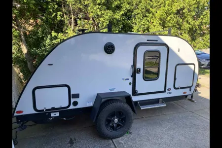 Mini-roulotte pour 2 personnes / Bien équipée