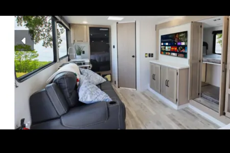 Marcus's Grand River 23hbs Travel Trailer