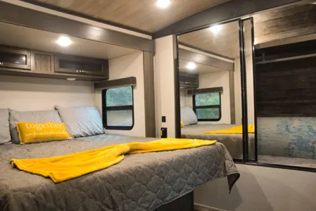 2022 Cozy Cougar With Washer & Dryer