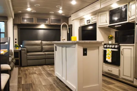 2022 Cozy Cougar With Washer & Dryer