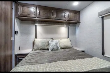 C20*NEW*Luxury Entegra Sleeps 10-Private MasterSuite Entegra Class C