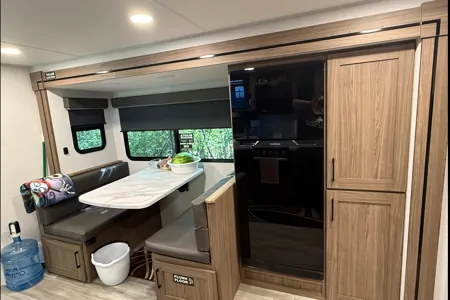 Alliance Delta BH241 Travel Trailer, Starlink included.