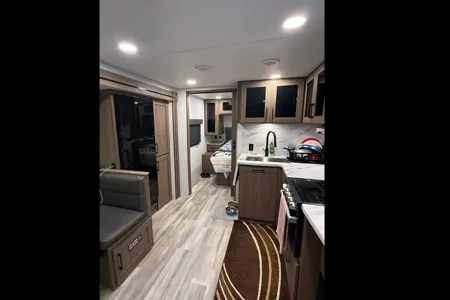 Alliance Delta BH241 Travel Trailer, Starlink included.