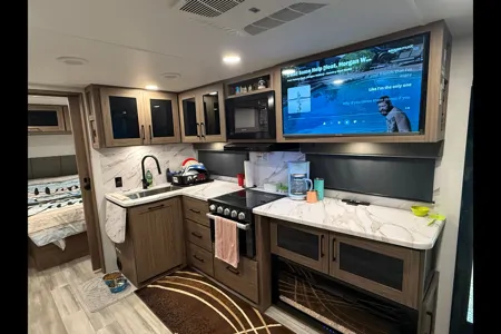 Alliance Delta BH241 Travel Trailer, Starlink included.