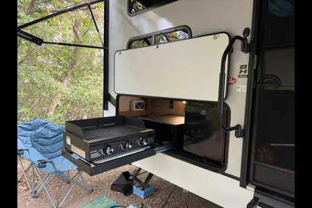 Alliance Delta BH241 Travel Trailer, Starlink included.