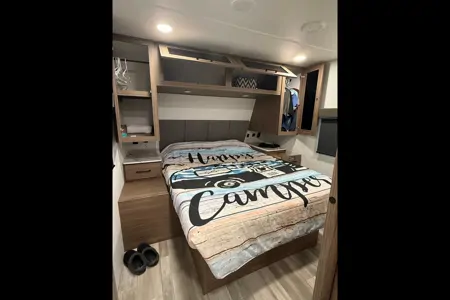 Alliance Delta BH241 Travel Trailer, Starlink included.