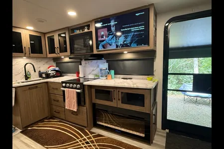 Alliance Delta BH241 Travel Trailer, Starlink included.