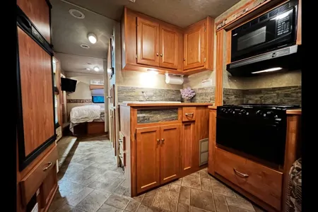 Lazen🐝 RV Adventures - Winnebago RV Cottage- SQUAMSH BASE CAMP