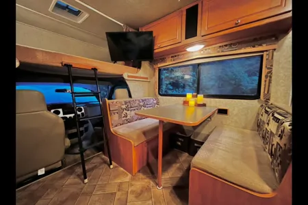 Lazen🐝 RV Adventures - Winnebago RV Cottage- SQUAMSH BASE CAMP
