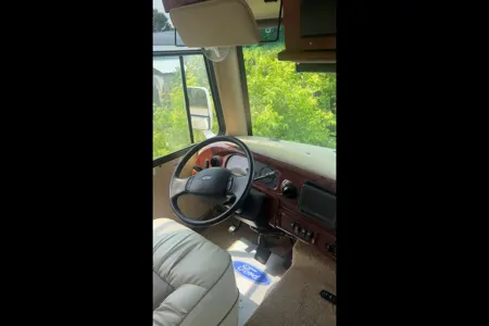 SHANE's Fleetwood Q30 Class A