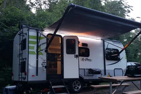 Josee's Flagstaff E-Pro 19FBS Travel Trailer