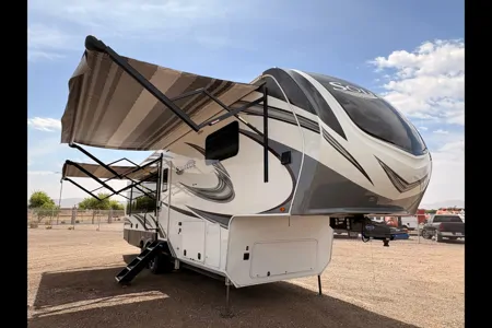 Spacious & Serene: Grand Design Solitude Escape