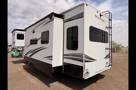 Spacious & Serene: Grand Design Solitude Escape