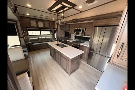 Spacious & Serene: Grand Design Solitude Escape