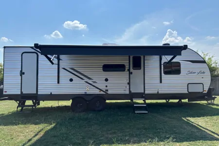 34ft camper sleeps 8-9 (delivery required)