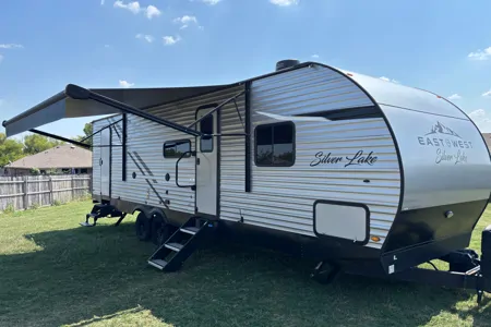 34ft camper sleeps 8-9 (delivery required)