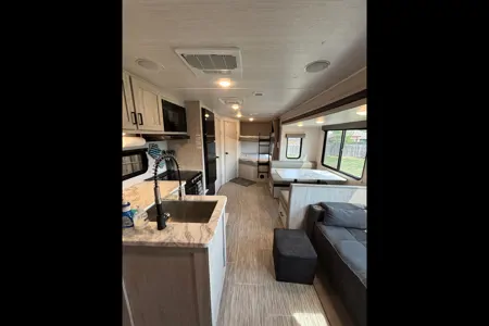 34ft camper sleeps 8-9 (delivery required)