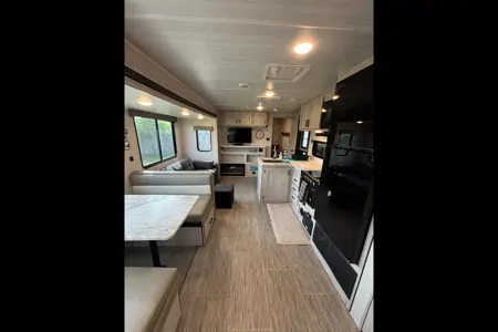 34ft camper sleeps 8-9 (delivery required)