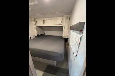 34ft camper sleeps 8-9 (delivery required)