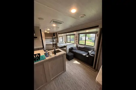 34ft camper sleeps 8-9 (delivery required)
