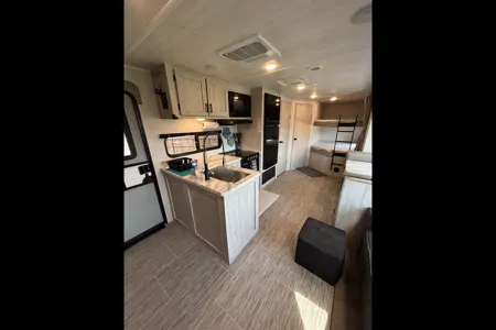 34ft camper sleeps 8-9 (delivery required)