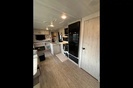34ft camper sleeps 8-9 (delivery required)