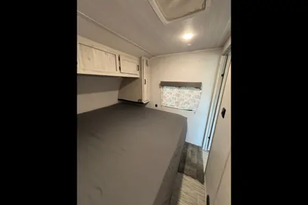 34ft camper sleeps 8-9 (delivery required)
