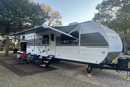 Fully Stocked + Outdoor Kitchen | Bunkhhouse | Delivery & Setup | Sleeps 7