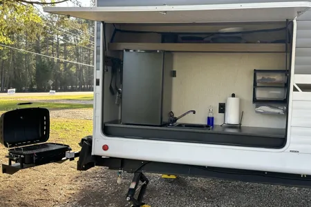 Fully Stocked + Outdoor Kitchen | Bunkhhouse | Delivery & Setup | Sleeps 7