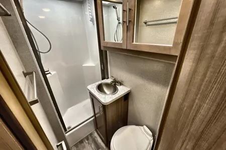 Adventurer Manufacturing 23RB Class