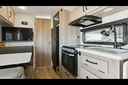 2024 Flagstaff E-Pro: Lightweight + Modern